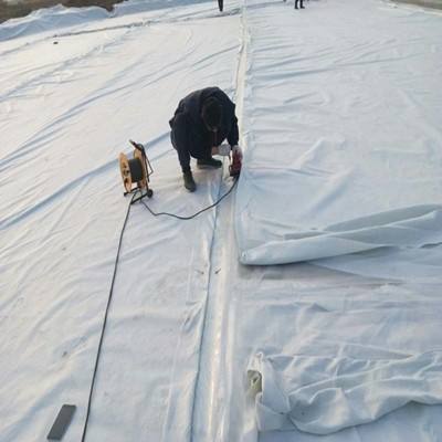 藕池应该用什么规格的土工膜,又应该怎样施工?